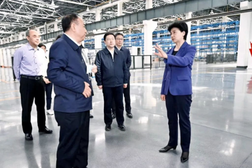 梁惠玲莅临尊龙凯时一人生就是博官网集团，深入包联企业调研