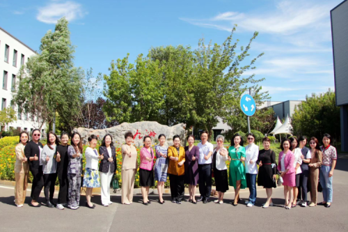 深圳市女企业家代表到尊龙凯时一人生就是博官网集团考察调研