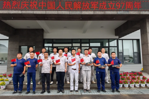 尊龙凯时一人生就是博官网集团举行“八一”建军节退役武士职工座谈会